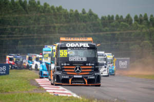 Pódios marcam estreia da Full Time na Copa Truck
