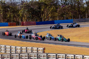 2ª etapa do Paulista de Fórmula Vee tem disputas intensas em Interlagos