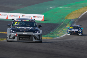 Reis e Fraga dominam para vencer o TCR Super Challenge em Interlagos