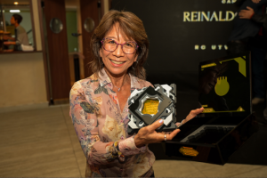 Pioneira no off-road, Helena Deyama celebra tricampeonato brasileiro em premiação da Confederação Brasileira de Motociclismo