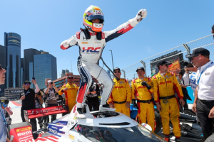 Palou vence em Detroit após corrida movimentada e amplia liderança da IndyCar