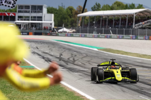Rafael Câmara vence pela primeira vez na Fórmula 2 após estratégia perfeita e sobe na briga pelo título